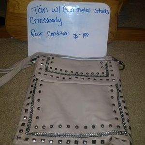 Lightweight crossbody